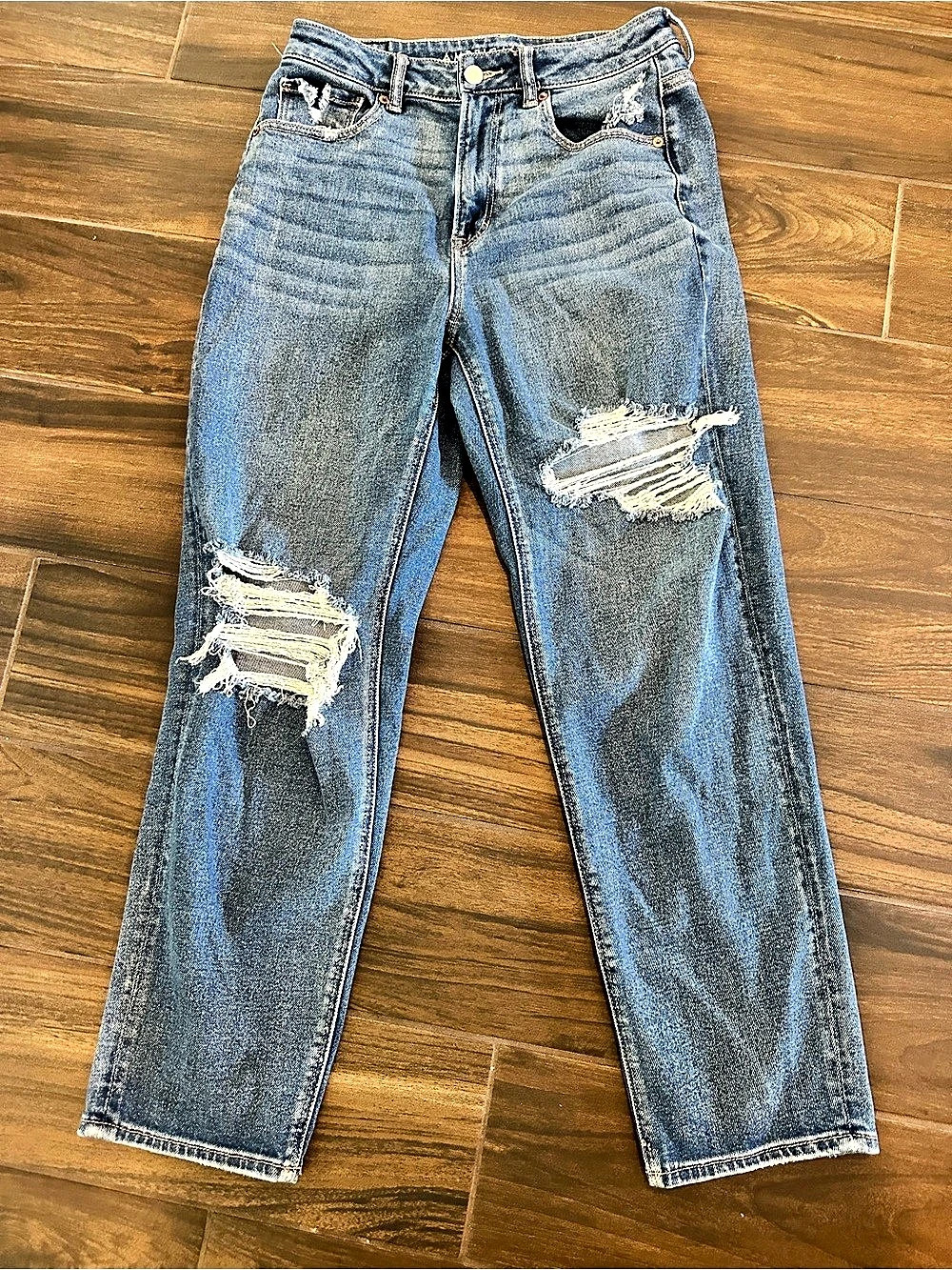 American Eagle Mom Straight Jean Distressed 6 regular